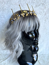 Load image into Gallery viewer, Valor Gemstone Tiara in Moonstone and Iolite